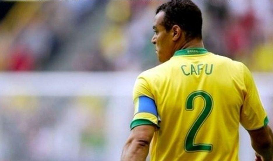 Cafuacute- Debemos evitar que sea el diacutea de Messi