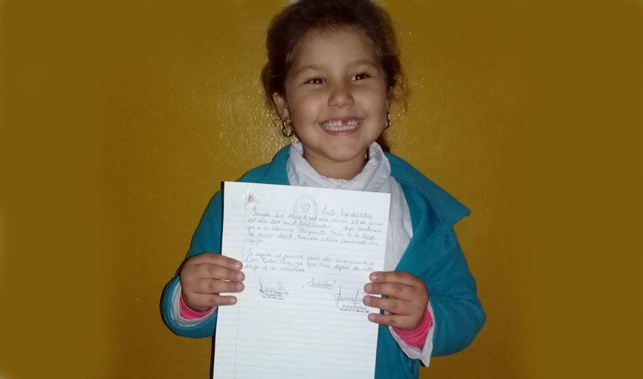 Se le cayoacute un diente en la escuela y con la maestra hicieron una carta al Ratoacuten Peacuterez