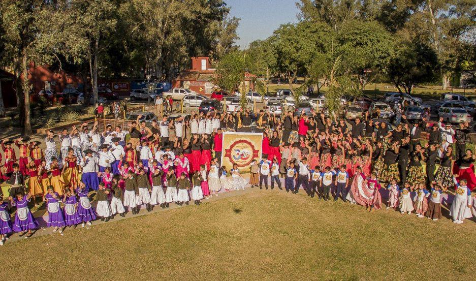 Ashpa Suacutemaj festejaraacute con una  gran cena show los 30 antildeos de vida
