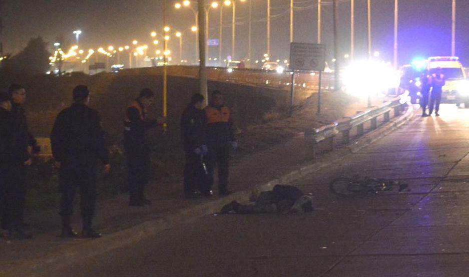 Ciclista regresaba de trabajar y murioacute al ser embestido por un automoacutevil