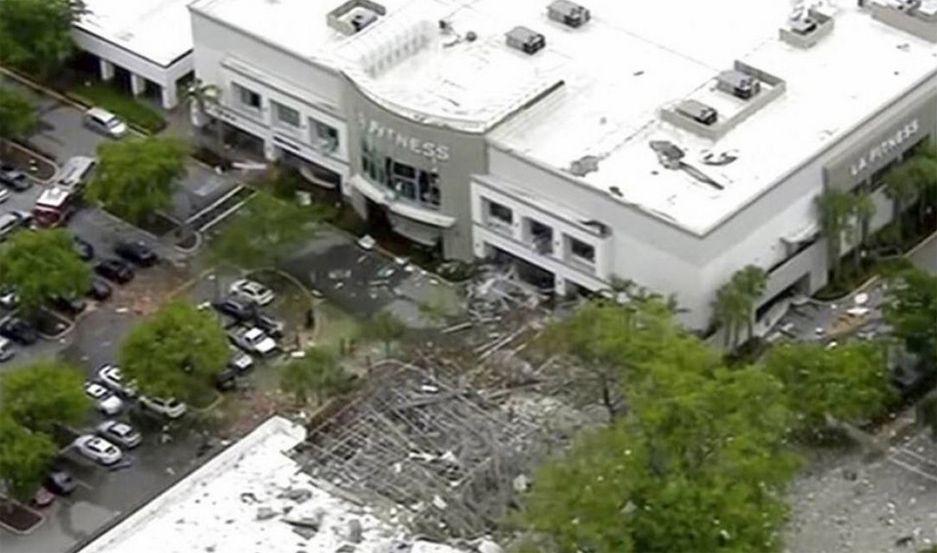 Varios heridos en una explosioacuten en un centro comercial de Florida