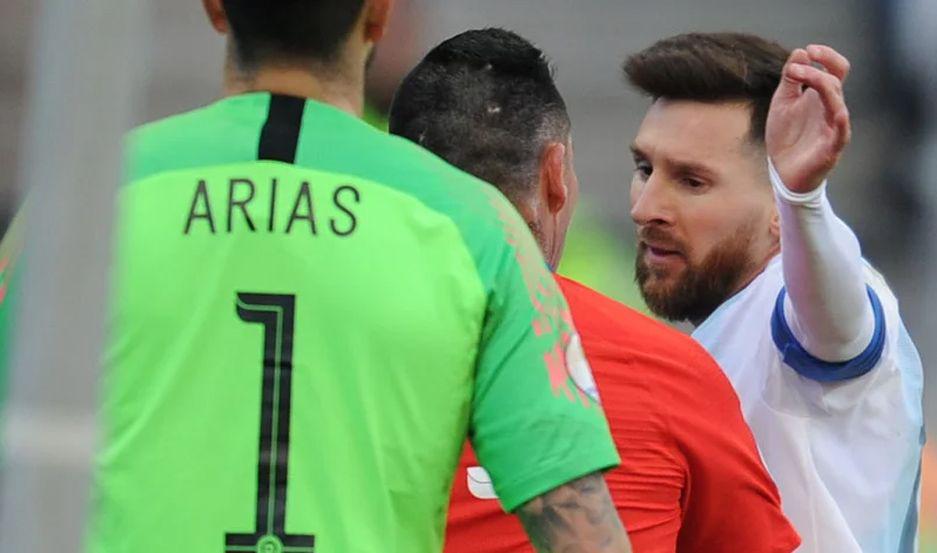 VIDEO  Empujones y tarjeta roja para Messi y Medel