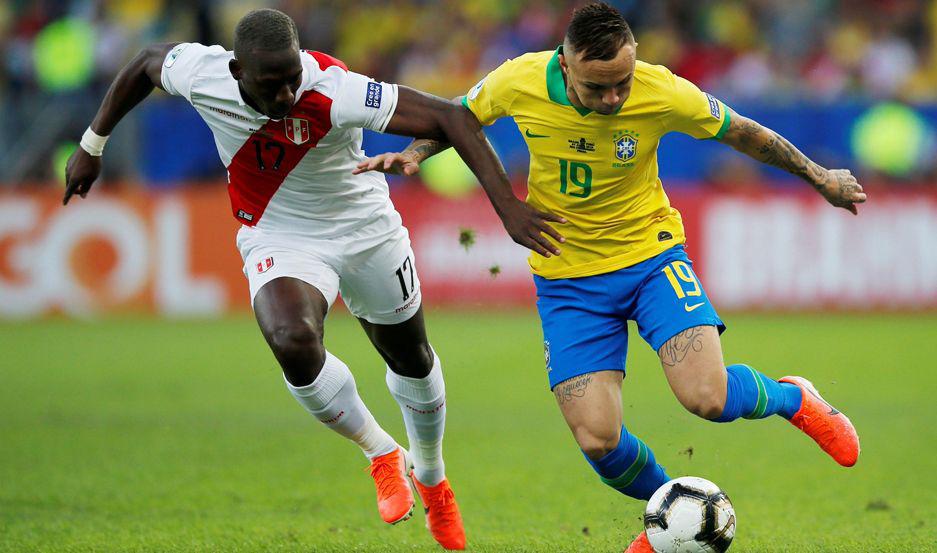 EN VIVO  Brasil se impone con lo justo ante un duriacutesimo Peruacute