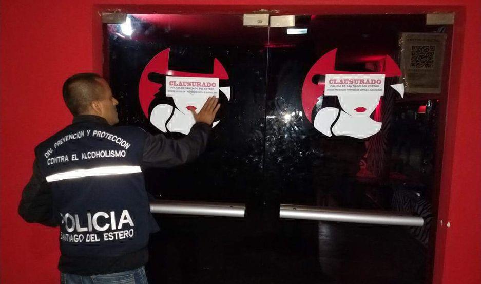 Clausuran local bailable al hallar varios menores
