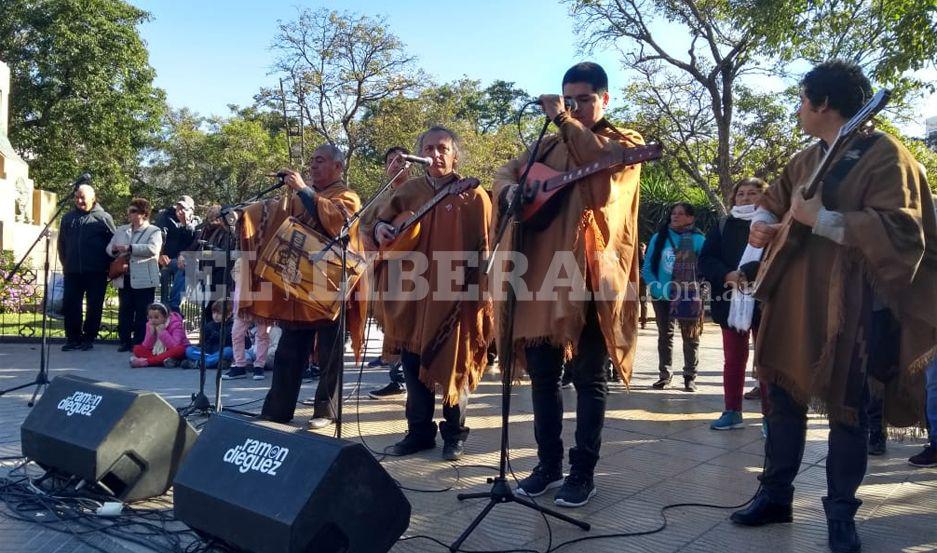 El folclore santiaguentildeo llegoacute a todo el paiacutes con Argentina Baila