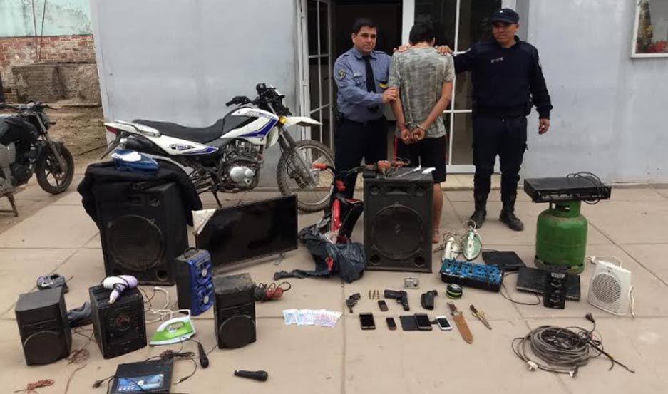Detienen a un joven autor de varios robos y secuestran dos armas de fuego