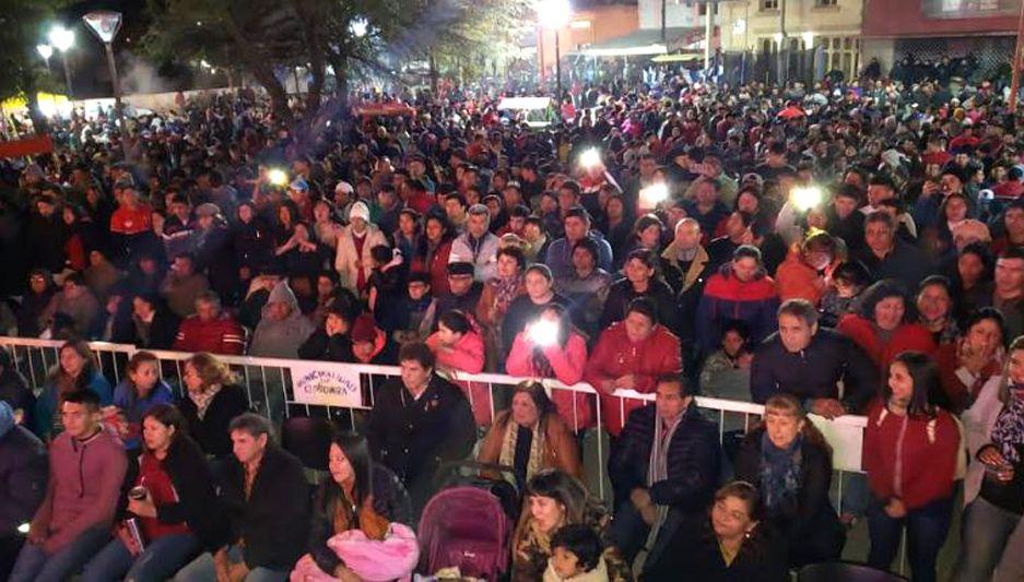 Bonifacio Hoyos festejó sus 35 años de trayectoria ante su gente