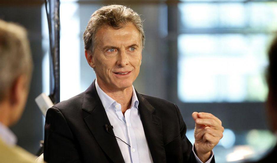 Macri saludoacute a una enfermera por el aniversario del Hospital Regional