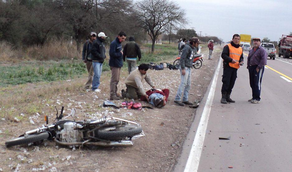 Motociclista saliacutea de trabajar y murioacute al chocar con un perro
