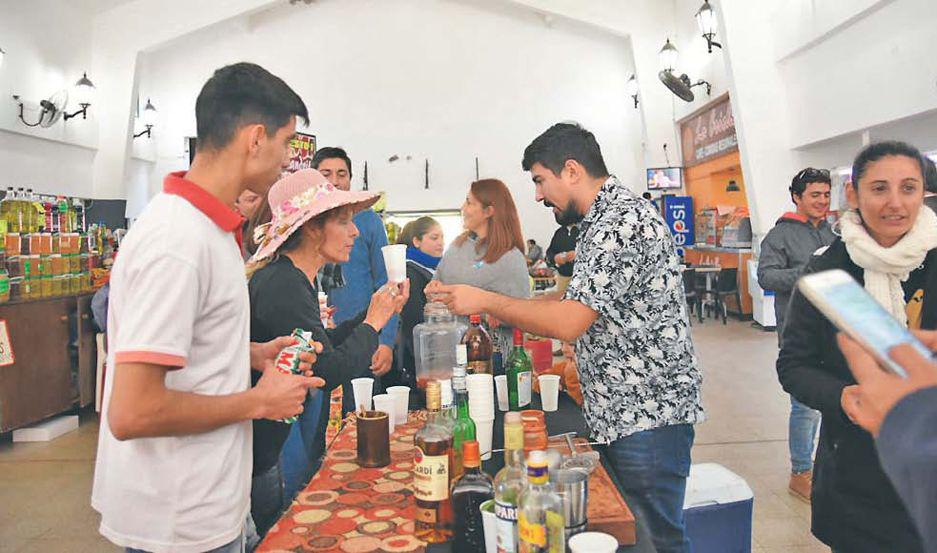 Turistas saborearon licores de ajiacute del monte mistol algarroba menta