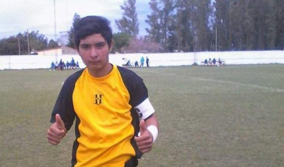 Conmocioacuten en Santa Fe- un joven de 17 antildeos atajoacute un penal con el pecho y murioacute