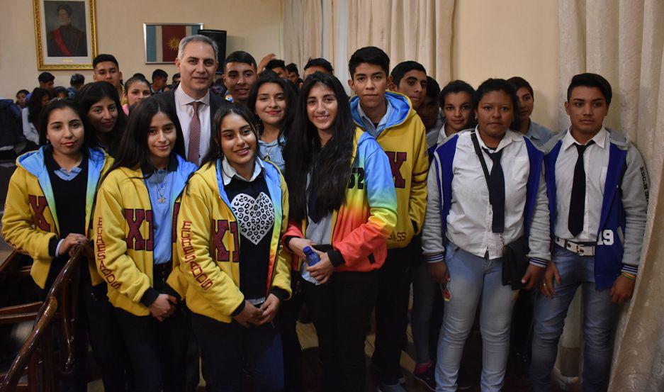 Alumnos del Colegio secundario La Invernada Norte visitaron Casa de Gobierno