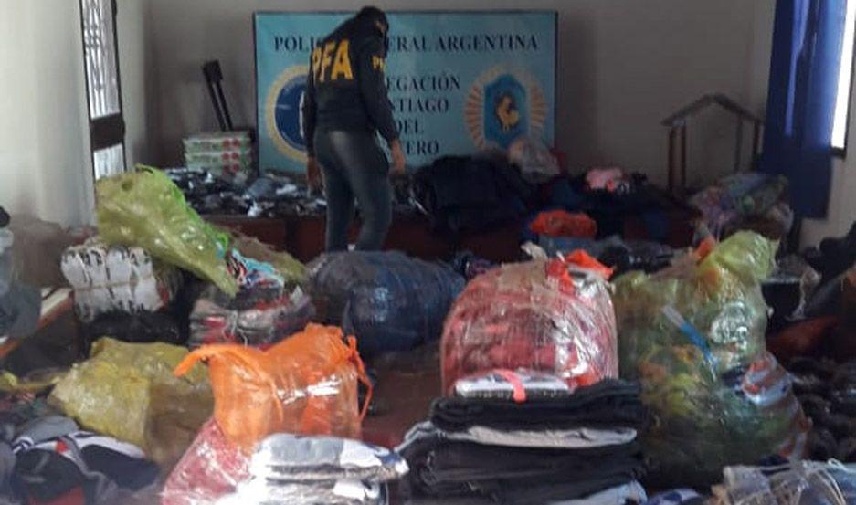 Incautaron maacutes de 600 mil pesos en mercaderiacutea ilegal en La Banda