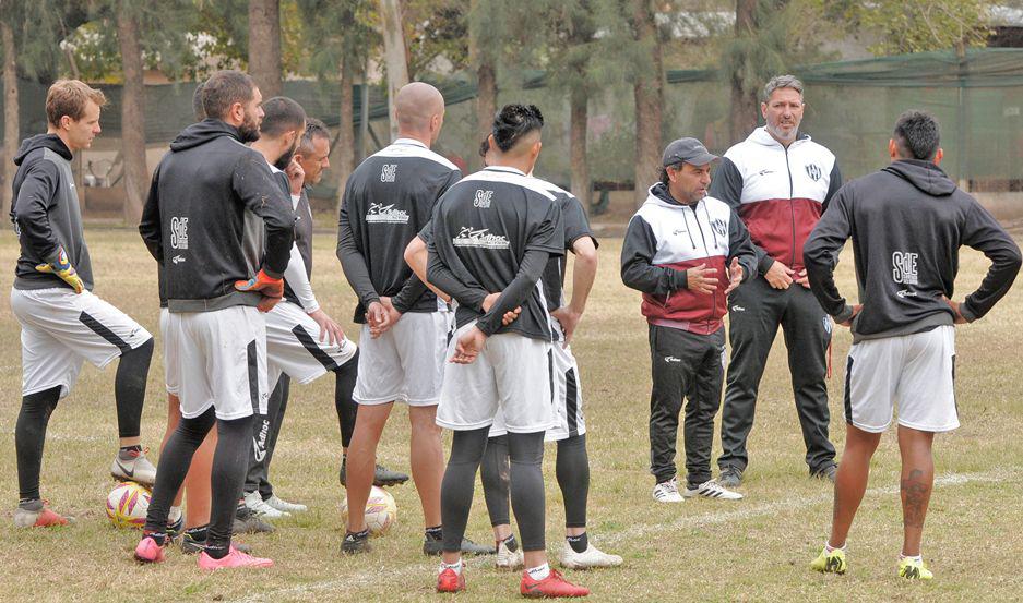 Tras la praacutectica matutina el plantel de Coleoni se instaloacute anoche en Coacuterdoba