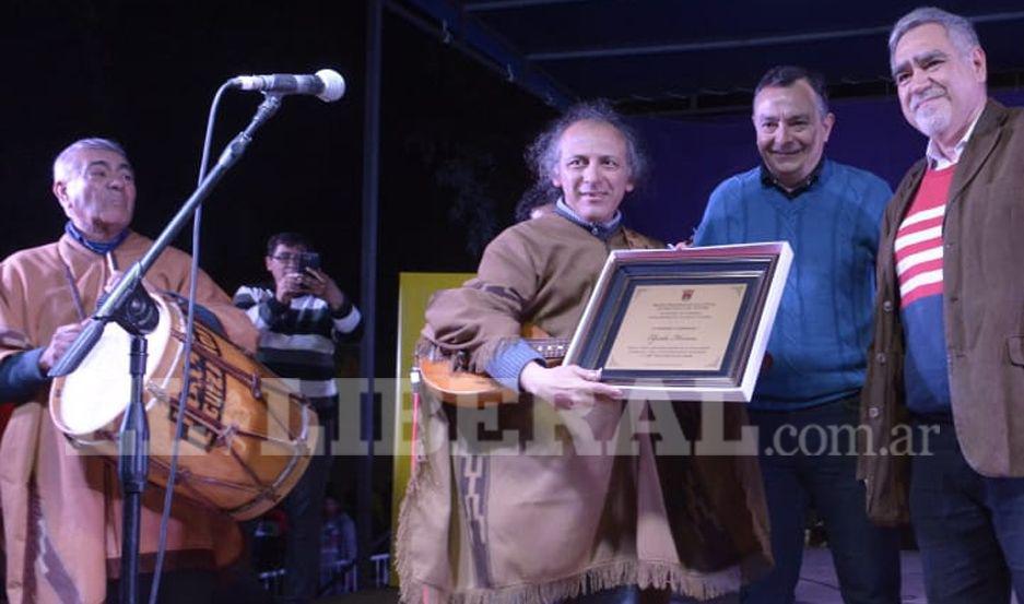 Elpidio Herrera tuvo su merecido homenaje en la Feria Artesanal