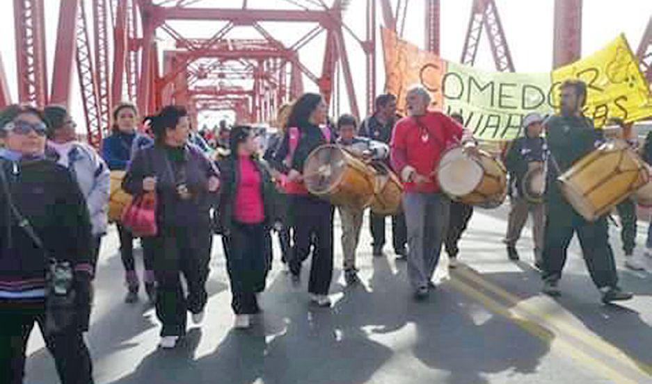 Suman atractivos a Vigilia de la 17ordf Marcha de los Bombos en el patio del Centro Cultural Telesita