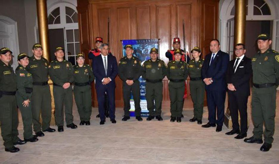 Policías colombianos intercambian experiencia con sus pares santiagueños