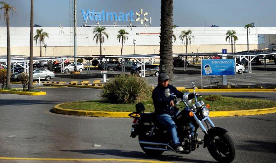 Un grupo comando asaltoacute un camioacuten blindado a la salida de un centro comercial y se llevoacute 3 millones