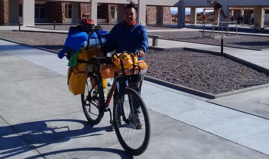 Este joven haraacute maacutes de 900km en bicicleta para la Marcha de los Bombos