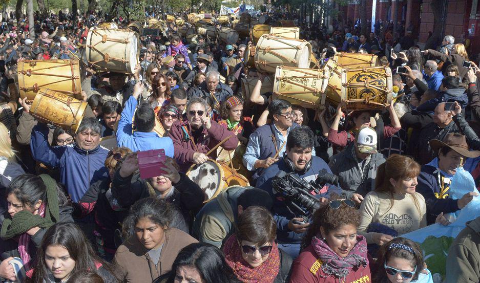 Ya estaacute todo listo para la 17ordf Marcha de los Bombos