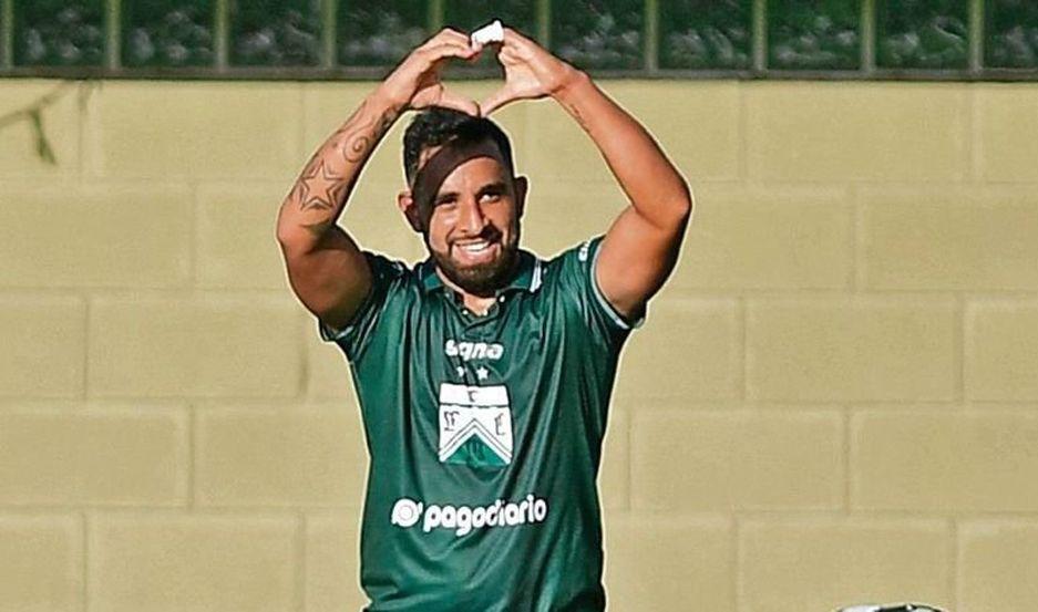 Central Coacuterdoba se refuerza con otro delantero