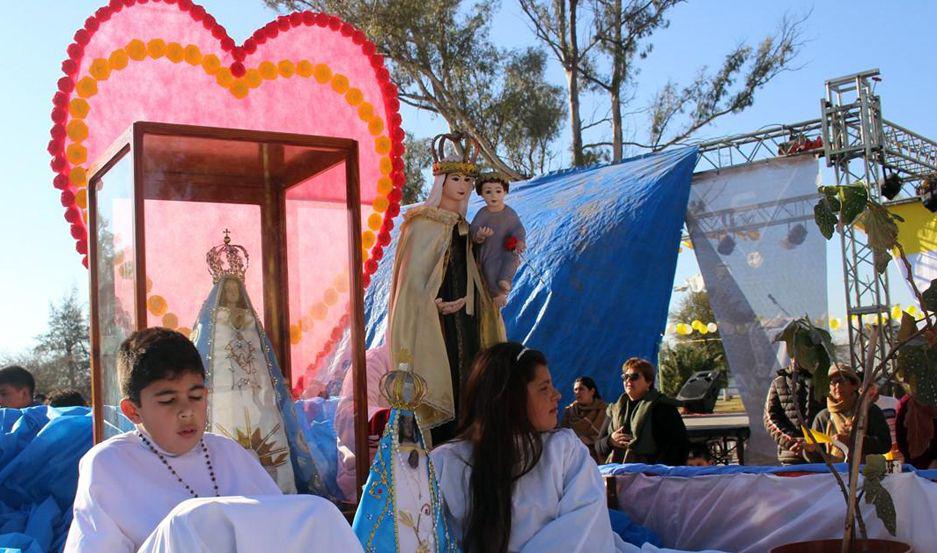 La Virgen del Carmen recorrioacute las calles de Pinto en procesioacuten y bendijo a su pueblo