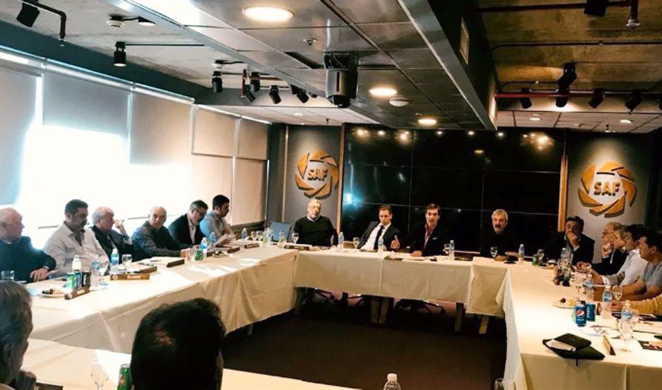 Sin quoacuterum y iquestsin fuacutetbol en la Superliga