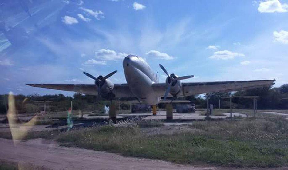 Miraacute como dejaron al avioacuten de la entrada de Loreto