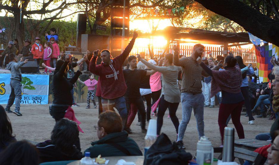 Las vigilias marcaraacuten el inicio de otra edicioacuten de la Marcha de los Bombos