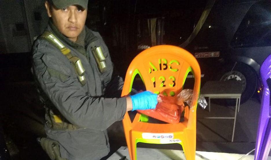 Escondiacutean cocaiacutena en sillitas para nintildeos y fueron atrapados