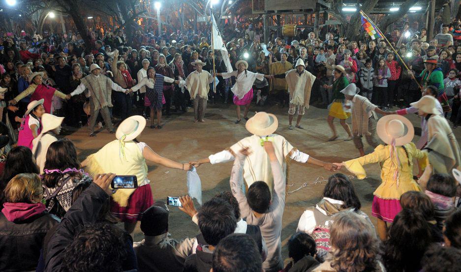 Las mejores imaacutegenes de la vigilia de los bombos en el Patio del Indio Froilaacuten