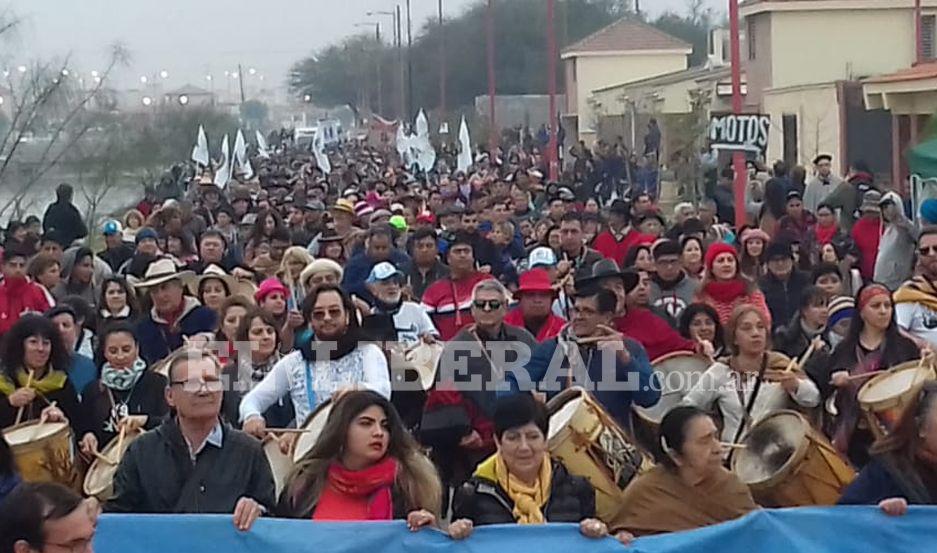 La Marcha de los Bombos cerroacute con un espectacular show y ante una multitud