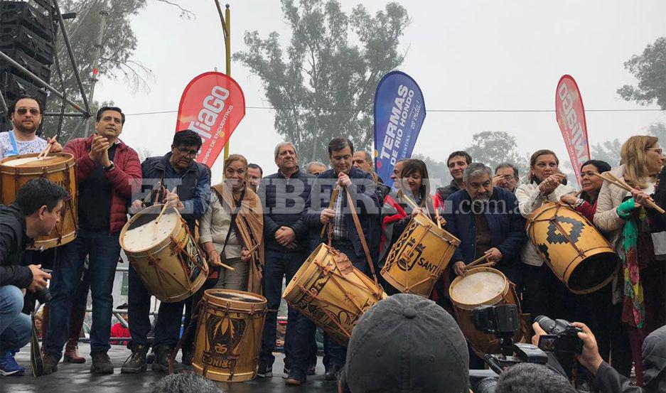 La Marcha de los Bombos cerroacute con un espectacular show y ante una multitud