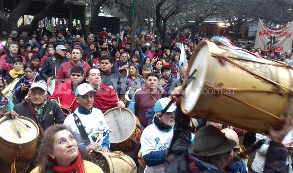 VIDEO  Asiacute sonoacute el Himno Nacional en el Patio del Indio antes de la Marcha