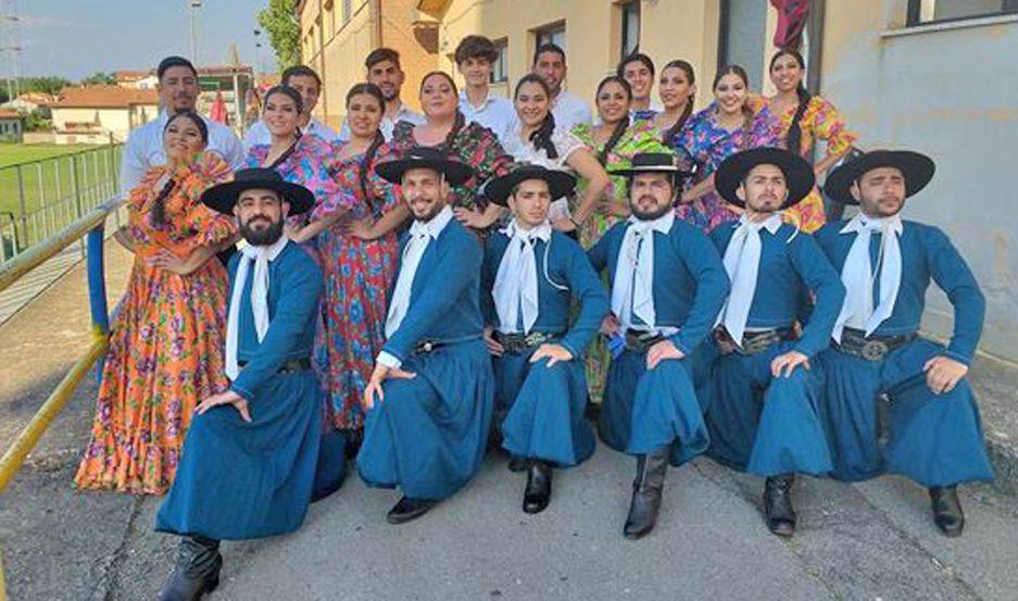 Europa canta y baila al ritmo que le imponen artistas de Santiago del Estero