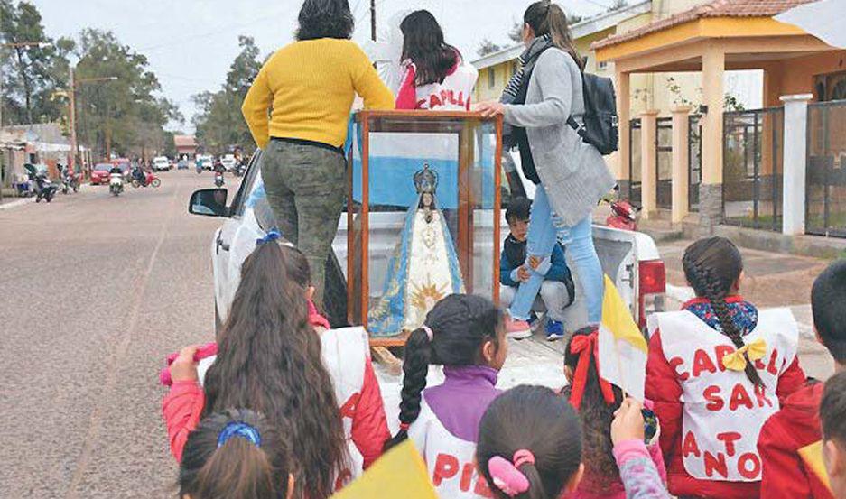 La imagen peregrina de la Virgen del Valle llegoacute a Colonia Dora