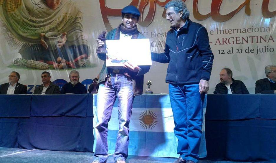 Artesano y cooperativa local fueron distinguidos en el Festival del Poncho en Catamarca