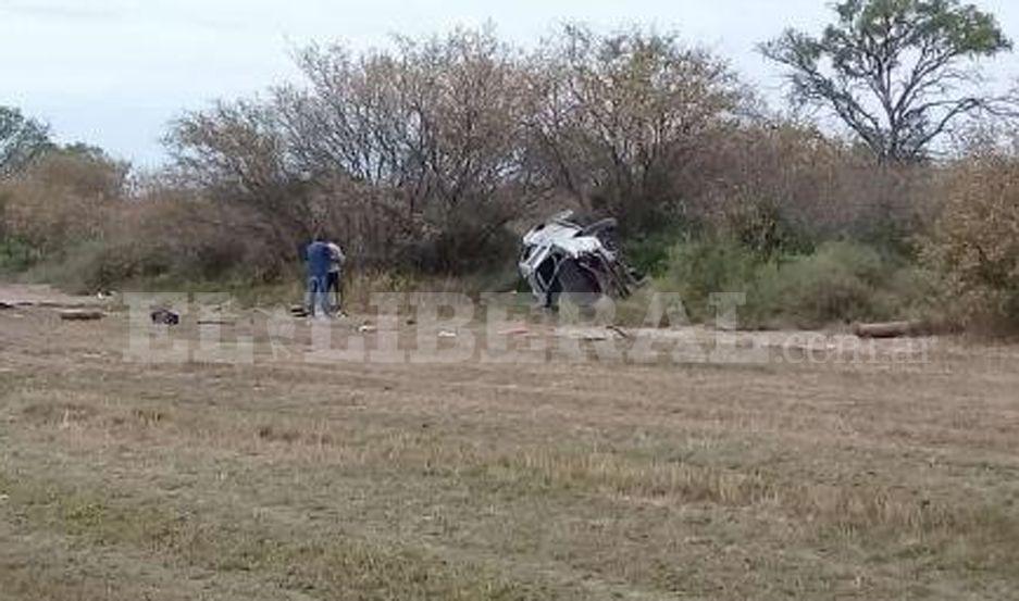 La camioneta de Chazarreta terminó a varios metros de la cinta asfltica