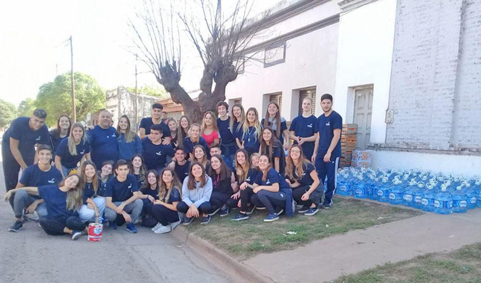 Joacutevenes misioneros solidarios ayudan en parajes del departamento Moreno