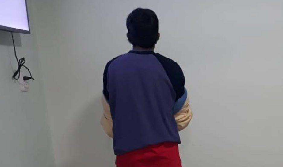 Su amigo le pegoacute con un casco y eacutel lo matoacute de una puntildealada en el toacuterax