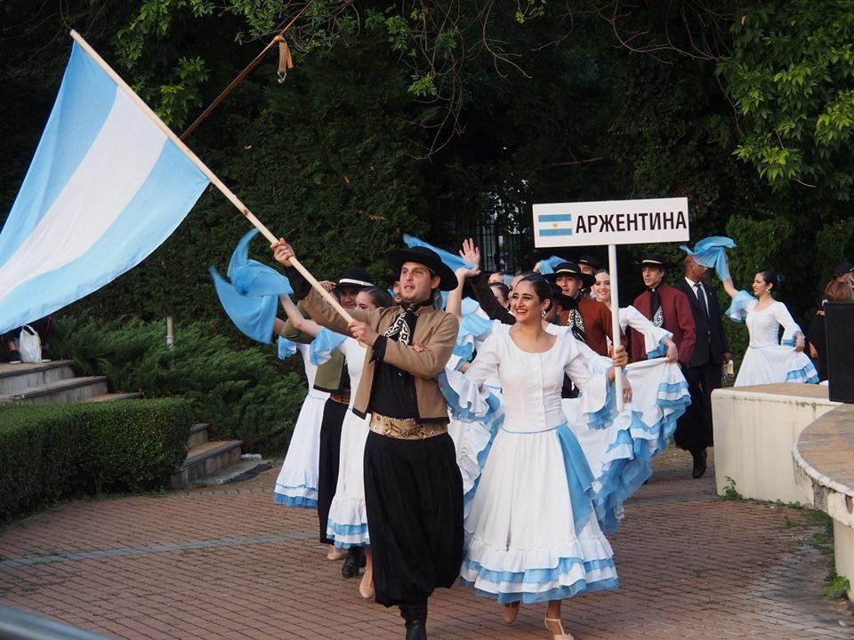 El Ballet Folcloacuterico Latinoamericano pasea su arte por escenarios buacutelgaros