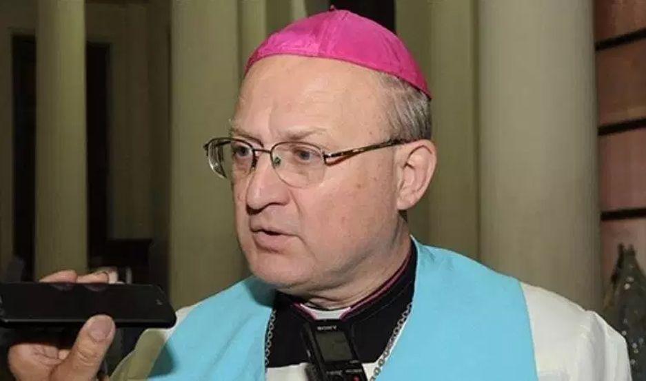 Obispo mandoacute a laburar a feministas pero luego se disculpoacute