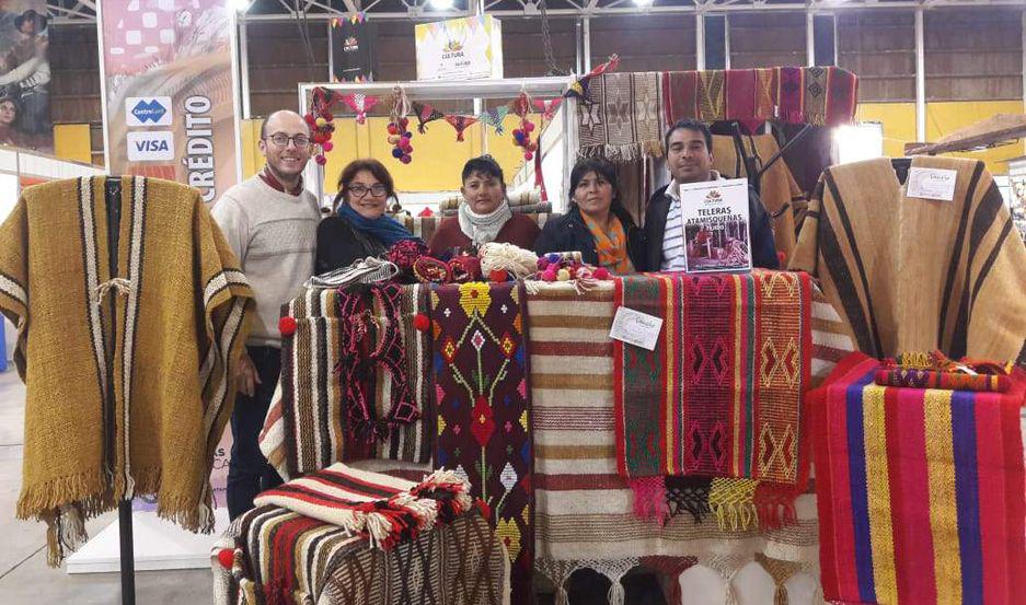 Artesanos santiaguentildeos fueron premiados en la Fiesta del Poncho 2019