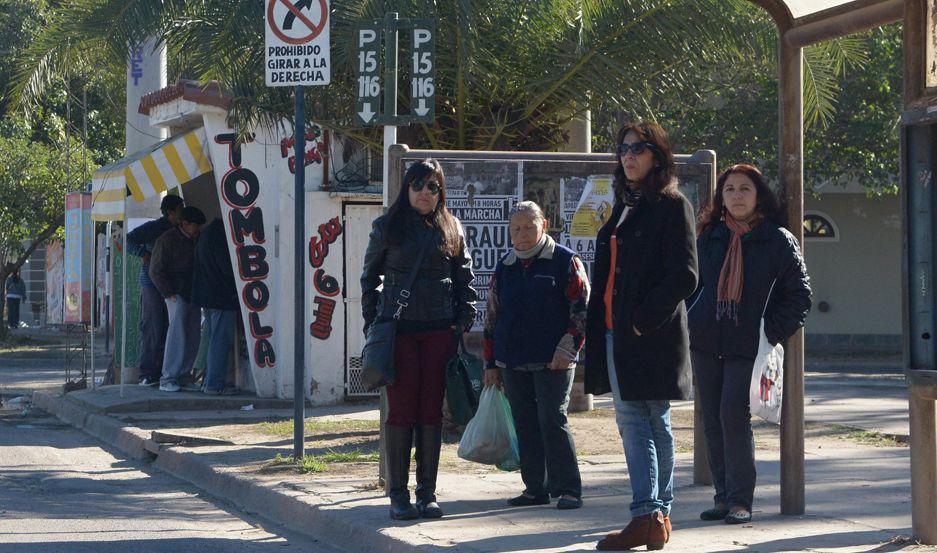 Por la suba salarial definida por Trabajo vuelve la incertidumbre en el transporte puacuteblico de colectivos