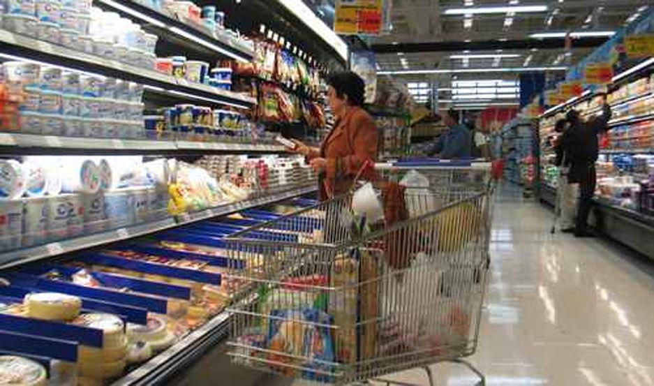 La venta en supermercados bajoacute 135-en-porciento- interanual en mayo y 1-en-porciento- menos que en abril