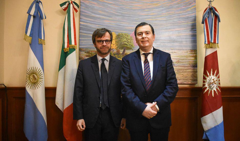 Coacutensul de Italia en Coacuterdoba visitoacute al gobernador Zamora