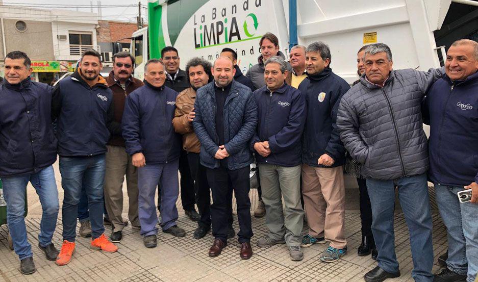 El intendente Mirolo presentoacute un nuevo camioacuten compactador