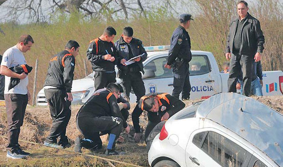 Indagaraacuten al sujeto que conduciacutea el auto que cayoacute al canal donde murioacute su amigo