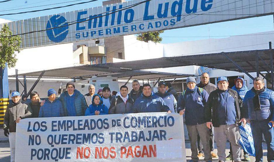 Trabajo y Luque convocaron a los empleados pero sigue el paro
