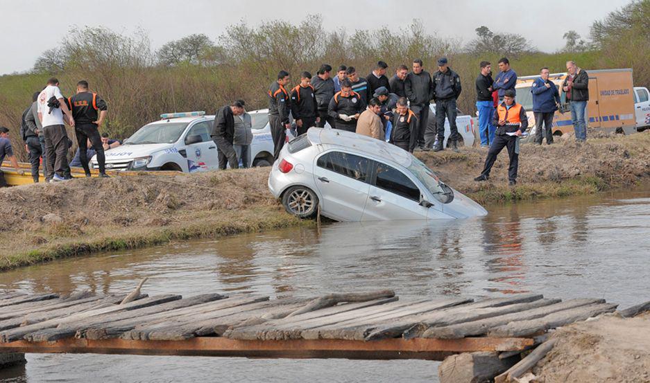 Sujeto que conduciacutea el auto que cayoacute al canal donde murioacute su amigo se negoacute a declarar